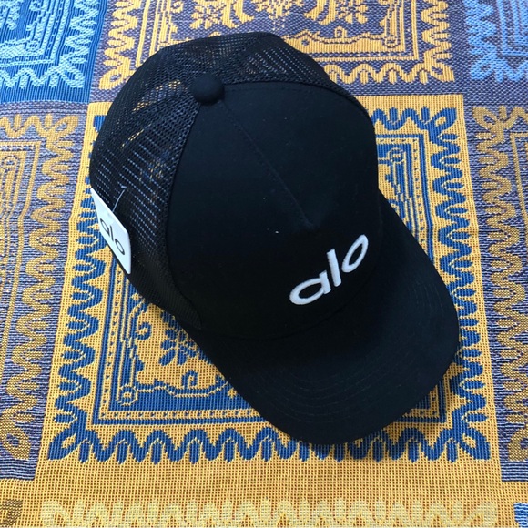 ALO Yoga Accessories - ALO Yoga District Trucker Hat